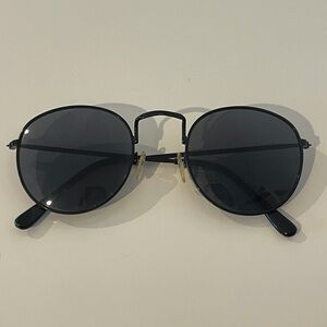 Stylish Black Round Sunglasses